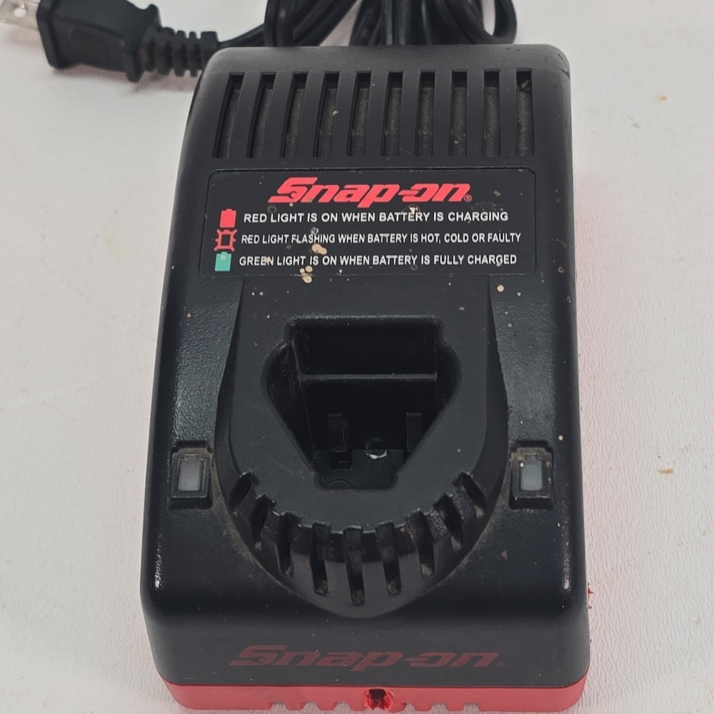 Snap-on CTC572 7.2V Battery Charger OEM Genuine Charger Only Screw Holes
